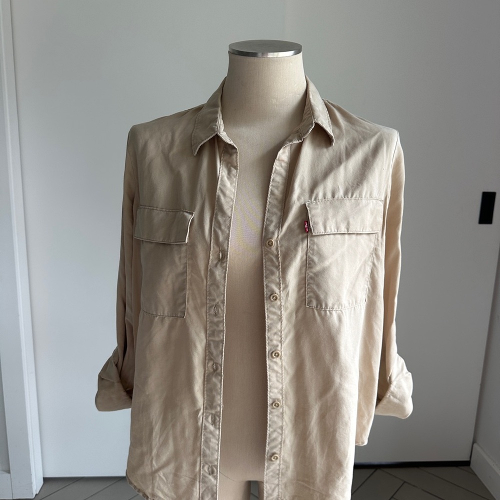 Levi's Cream Button-Up Shirt - Picture 2 of 6